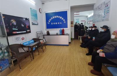 屋外天寒地冻 蔡甸取暖点里暖如春