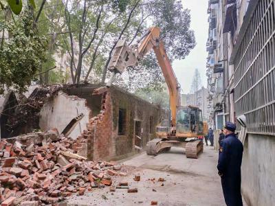 先拆违后改造 蔡甸街道老旧小区改造“清障净面”