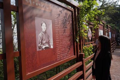 中建三局城市投资运营公司女党员缅怀巾帼英雄向警予烈士