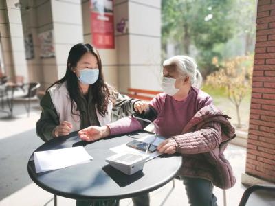 蔡甸：医学生与社区老人“结对子” 提供健康帮扶