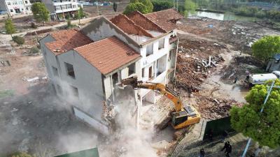 现场拉练比进度 蔡甸街道强力推进“春季百日攻坚”