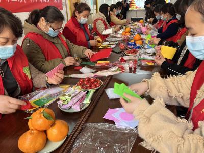 唱革命歌曲、剪纸、跳健身操……蔡甸这个社区别样庆“三八”