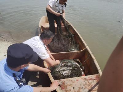 武汉水警与蔡甸区禁渔队联合打击非法捕捞