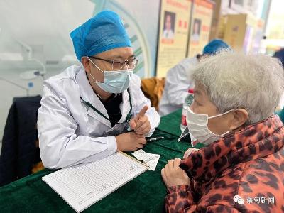 齐心抗“帕”点亮未来 蔡甸开展帕金森病防治主题义诊