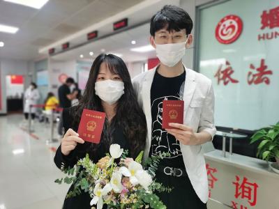 蔡甸新人“520”幸福牵手，婚姻登记迎“甜蜜高峰”