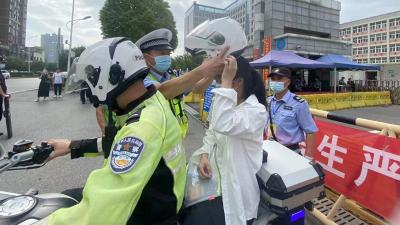 家长送错考点，蔡甸交警5分钟安全送达