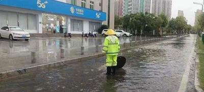 大雨来袭  蔡甸水务全力排渍保畅通