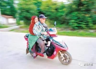 12年，十几万公里，蔡甸近八旬老人送妻求医路风雨无阻
