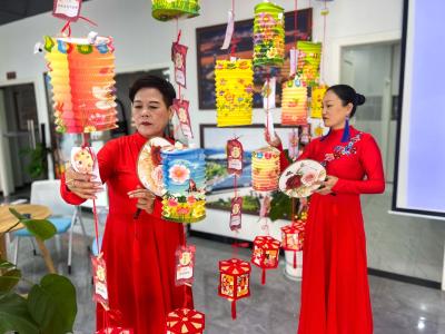 品茶、吃月饼 蔡甸这个社区以汉服古韵迎中秋