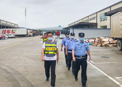 蔡甸社区民警创新服务模式 争当800多家大小企业“大管家”