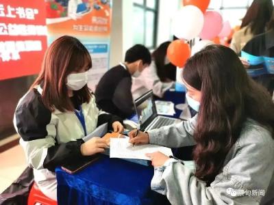 学子留汉进行时！蔡甸区校招专场走进长江大学