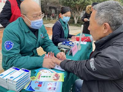  蔡甸医疗资源下基层 便民惠民宣传义诊进农村社区