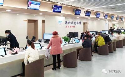 蔡甸人社：贴心代办解烦忧，“温度”服务展风采