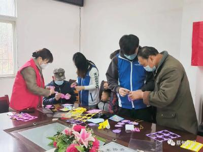 蔡甸：手工做“花球” 关爱精神障碍患者