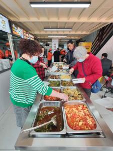 我为群众办实事丨蔡甸：社区食堂飘出“惠民香” 老年人乐享幸福“食”光