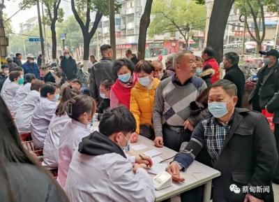 蔡甸：暖心三月学雷锋 便民服务进社区
