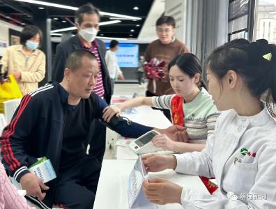 中法城同济社区：党员下沉践初心 义诊服务惠民生