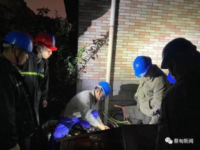 蔡甸供电：保电战暴雨 乘风破浪护光明