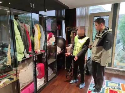 俩贼抬走70斤保险箱奔走2公里 被抓后称当时没感觉累
