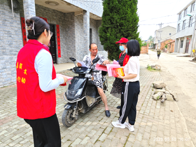 蔡甸政法先锋进村湾 普法慰问暖人心