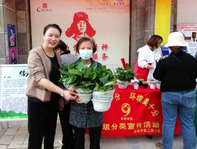 蔡甸恒大社区：烟头换绿植 换出文明好习惯