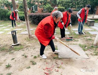 从“袖手看”到“动手干” 90岁银发志愿者点亮社区“志愿红”