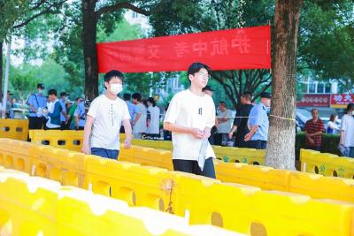 中考大幕开启 蔡甸区4349名考生奔赴考场