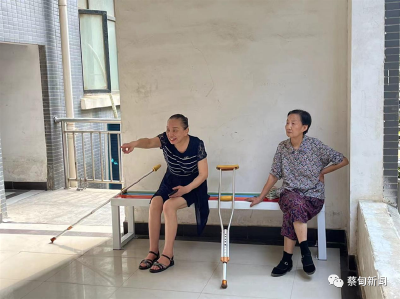  蔡甸：爱心座椅进社区 便民服务暖民心