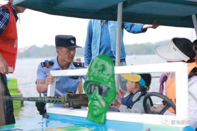市民出游热情高 蔡甸景区一抹“藏蓝”守护平安