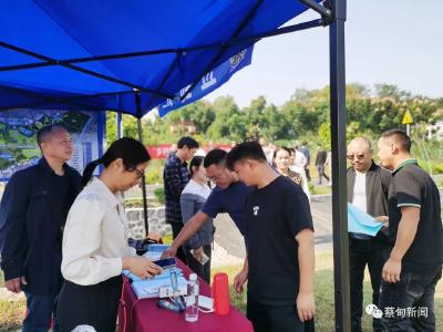 培训结业“链接”招聘会 蔡甸精准帮扶就业架起“连心桥”