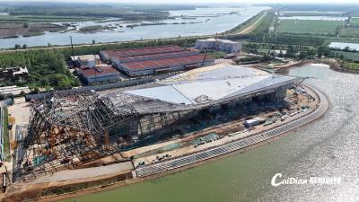 沉湖国际小镇加速建设 永久会址已封顶