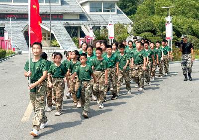 武汉野战国防园“安全小课堂”开讲 急救本领手中紧握