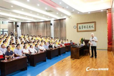 “火箭大咖”龙乐豪回蔡甸母校！把“航天梦”“强国梦”种进学子心中