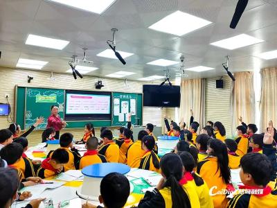 李秀利：35年扎根乡土，做乡村教育的“燃灯者”