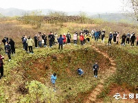 百余名专家学者前往“郧县人”发掘地 探访人类“老祖先”生活地