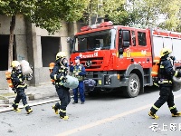 十堰消防举行棚户区灭火演习