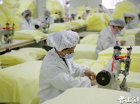 郧阳区今年已出口医用隔离衣1000万件 主要销往瑞士等国