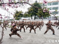 新兵学练武当拳