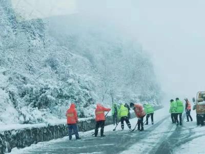 大雪如期而至 各地严防死守