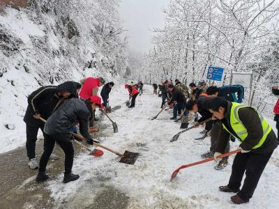 叶大乡：干群合力清路障 保畅通