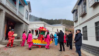安阳镇：花灯表演迎新春