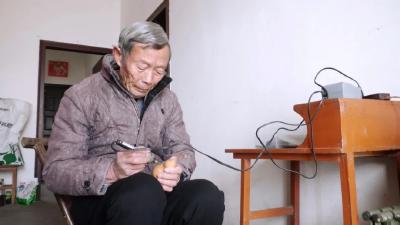 唐克林：葫芦烙画“烙”出精彩晚年