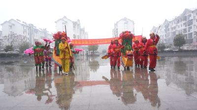 乡村各地迎新春 龙灯旱船舞起来