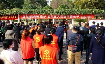 我区在郧阳文化广场开展“3.15”宣传咨询活动