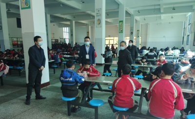 城关镇到城关三小食堂暗访舌尖上的浪费