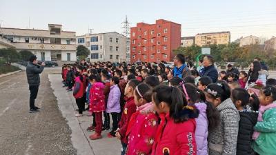 三月春风暖人心 雷锋精神永传承