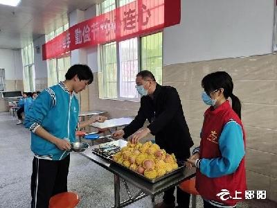 区二中开展“光盘行动”系列活动