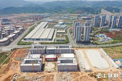 知行高级中学完成一期建设
