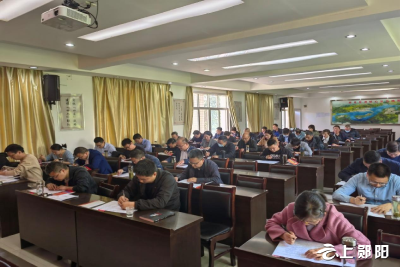 区委党校组织科干班学员开展入学测试活动