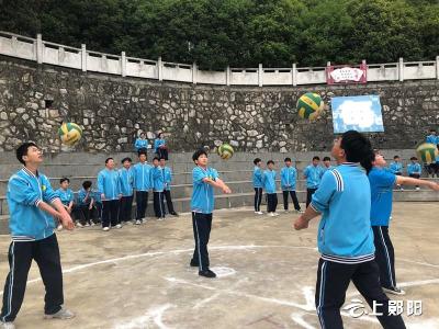 区二中高一年级举行趣味运动会